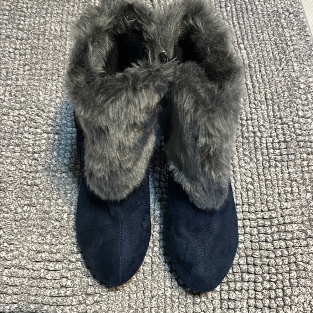 Cozy Blue and Gray Winter Boots with Plush Fur Trim